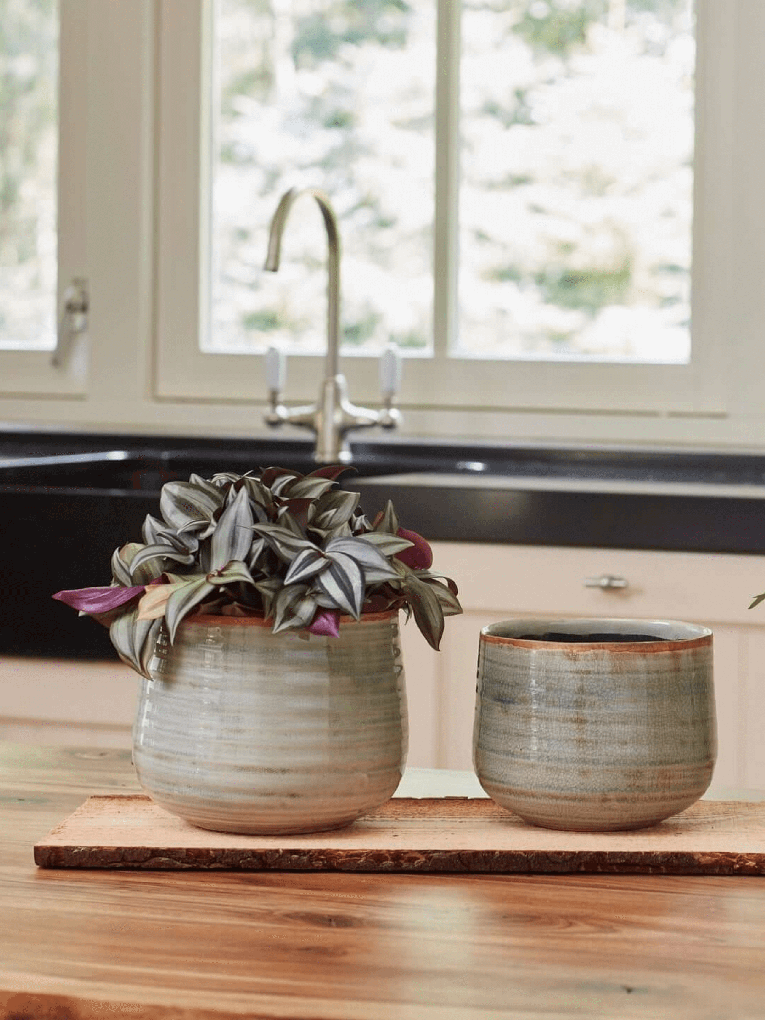 Iris_Ceramic_Plant_Pots_Mint_Houseplant_Pot_in_Multiple_Sizes