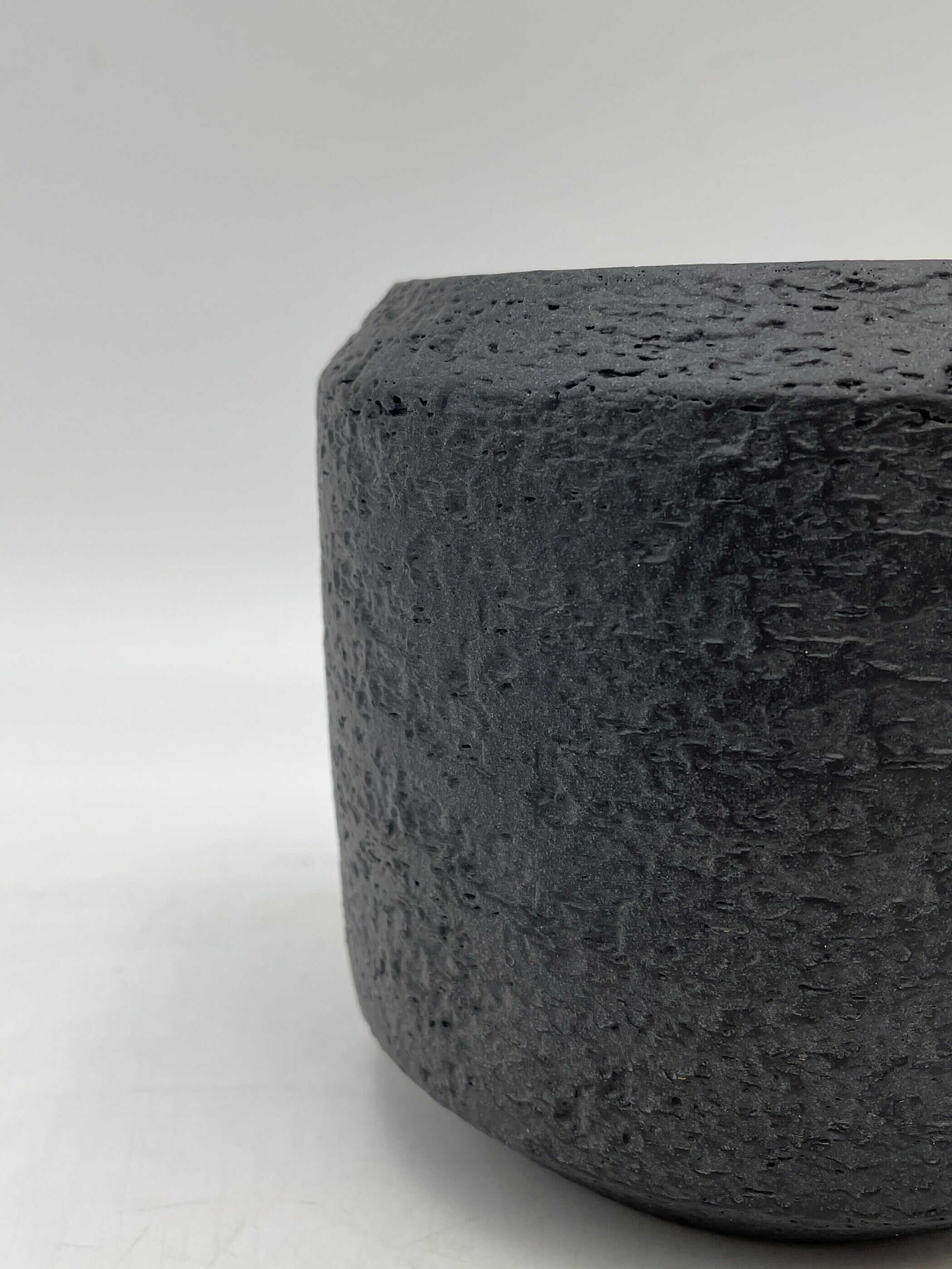 Amadora Plant Pots, Black